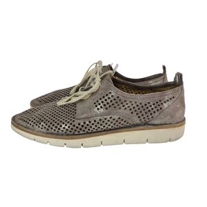 Trask Lena metallic taupe perforated leather Oxford sneakers women's size 8.5